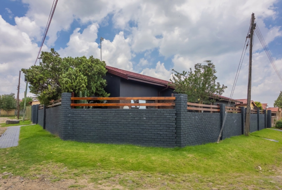 3 Bedroom Property for Sale in Maokeng Free State
